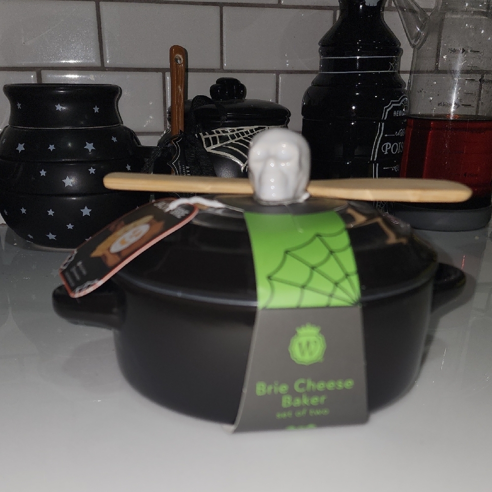 Black Brie Cheese Baker
